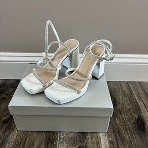 Dream Paris Size 7.5 White silver Platform Heels